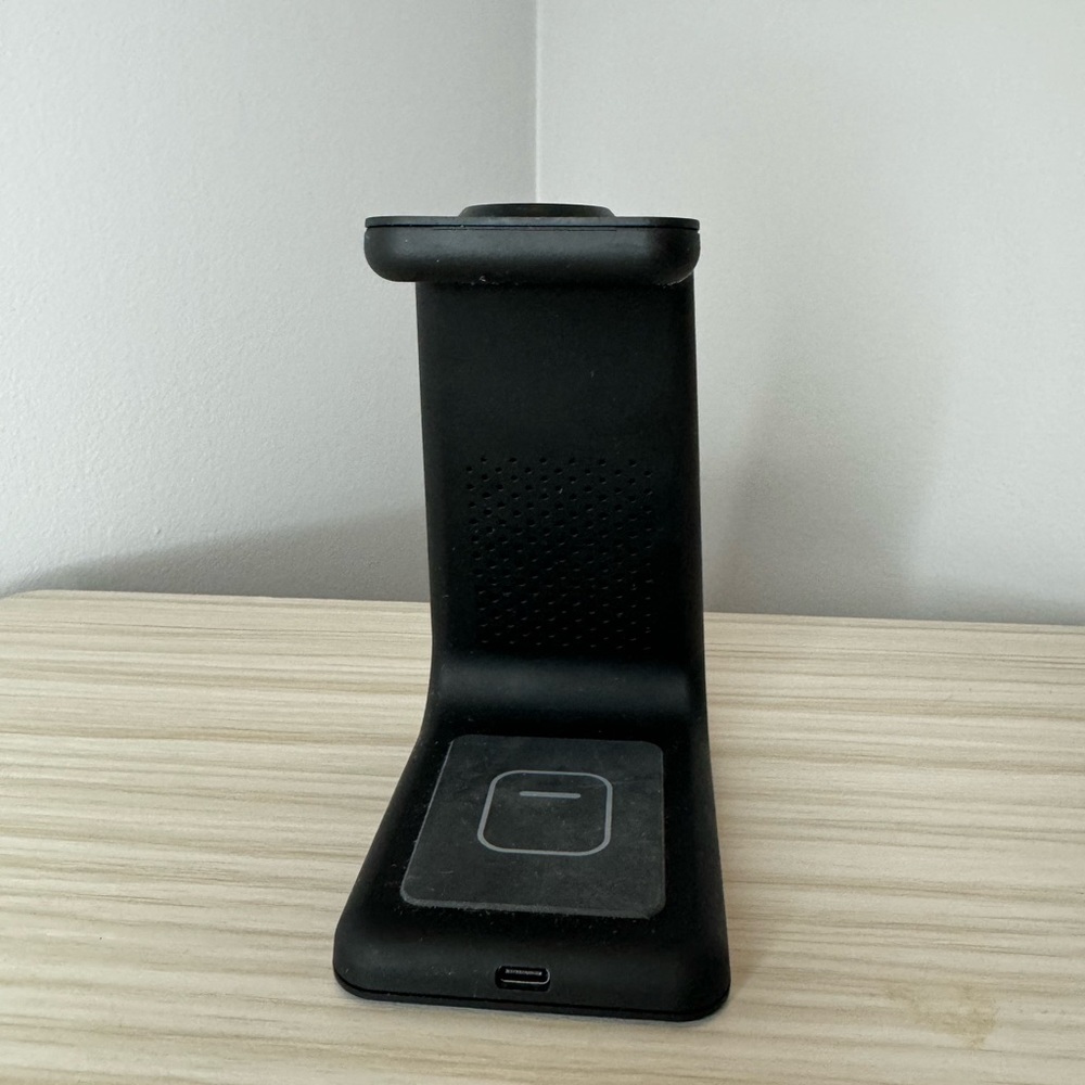 3-in-1 Apple iPhone, watch & airpod wireless charger - Picture 3 of 5